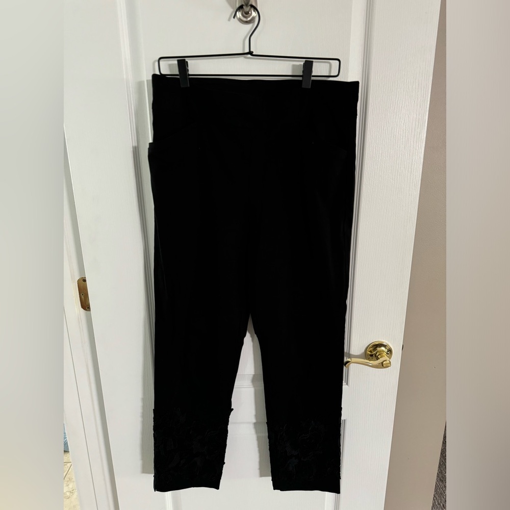 Size 2 Chico’s black cropped stretch pants.